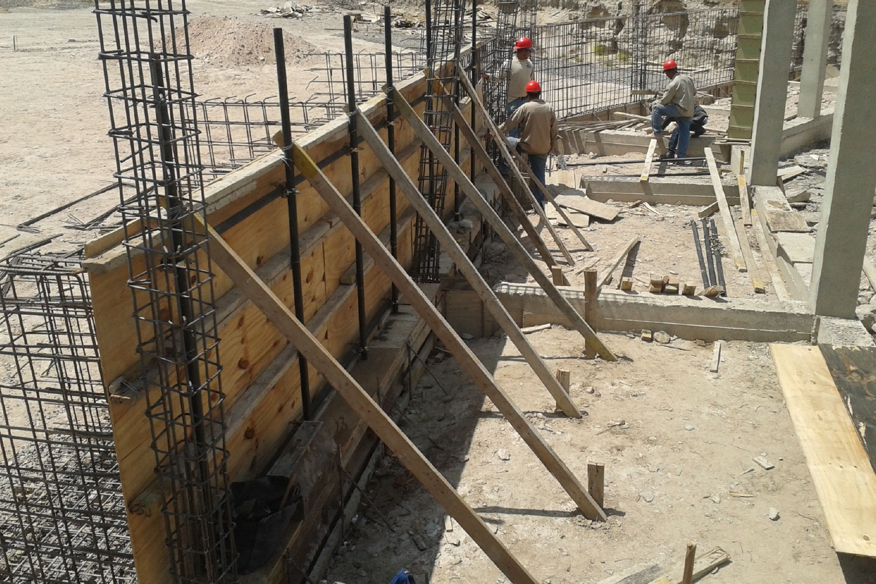 ￼￼Construcción de muros de concreto armado para la sala de bombas de la piscina principal del Parque El Agua, Estado Aragua. Palo Negro, 2016