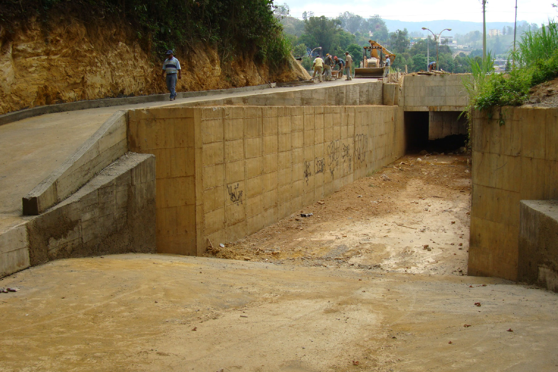 ￼Presa de retención de sedimentos, Quebrada Alto Verde, afluente del Rio San Pedro, ubicado en el Desarrollo Habitacional Alto Verde. Los Teques, Estado Miranda. 2008