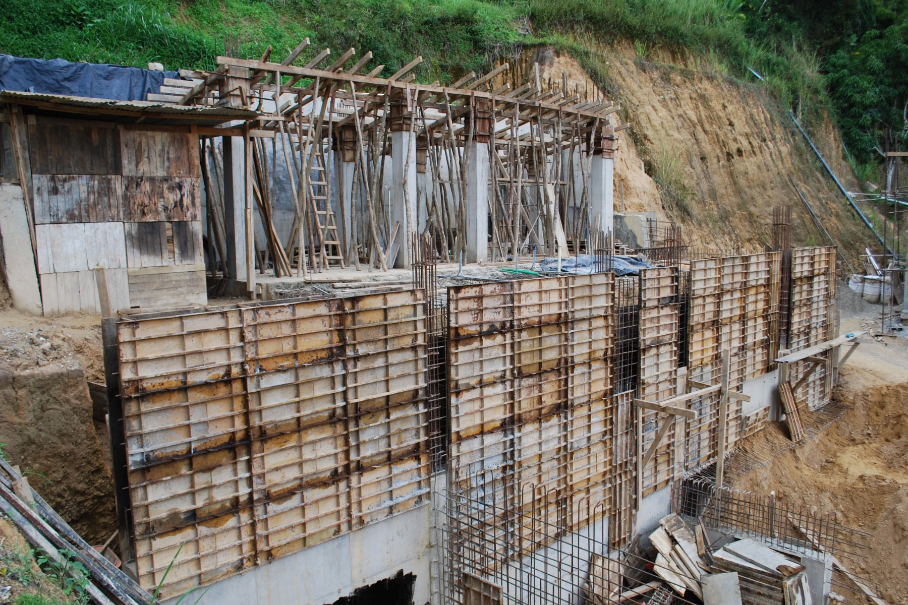 ￼￼Construcción de muros de concreto armado y fundaciones en vivienda unifamiliar ubicada en la Urb. Las Marías. Municipio El Hatillo, Estado Miranda. 2011