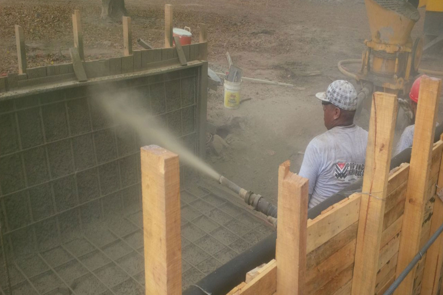 ￼￼￼Construcción de canal de concreto para el río artificial del Parque El Agua, Estado Aragua. Palo Negro. 2016
