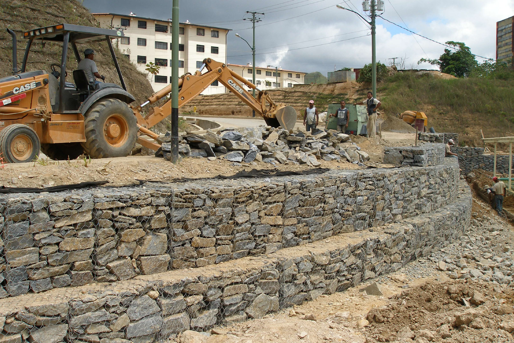 ￼￼Reconstrucción de falla de borde con Muro de Gavión en la vialidad principal del Desarrollo Habitacional Alto Verde, Los Teques, Edo. Miranda. 2007