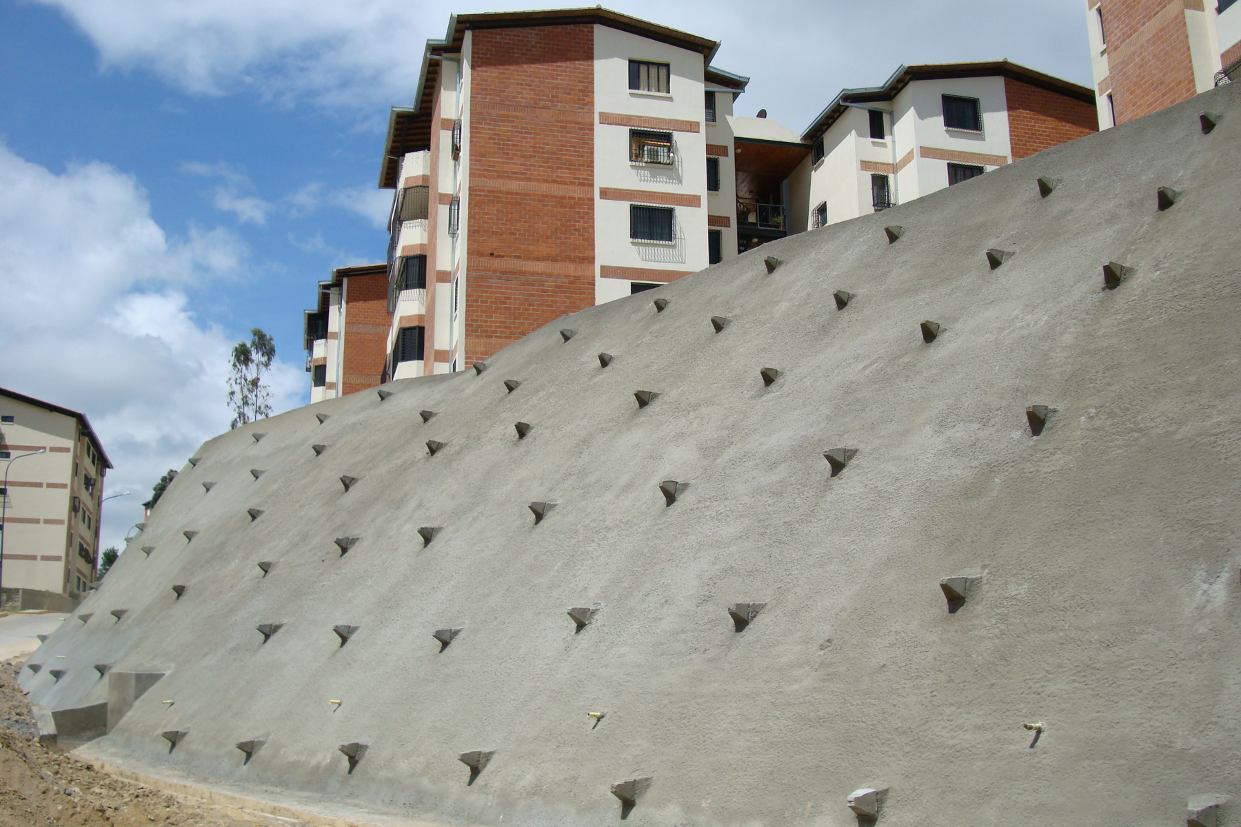 Muros Anclados y Pantallas Atirantadas